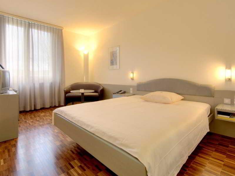 Hotel Fly Away クローテン 部屋 写真