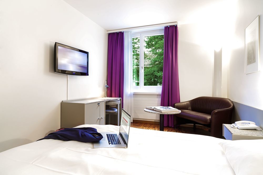 Hotel Fly Away クローテン エクステリア 写真