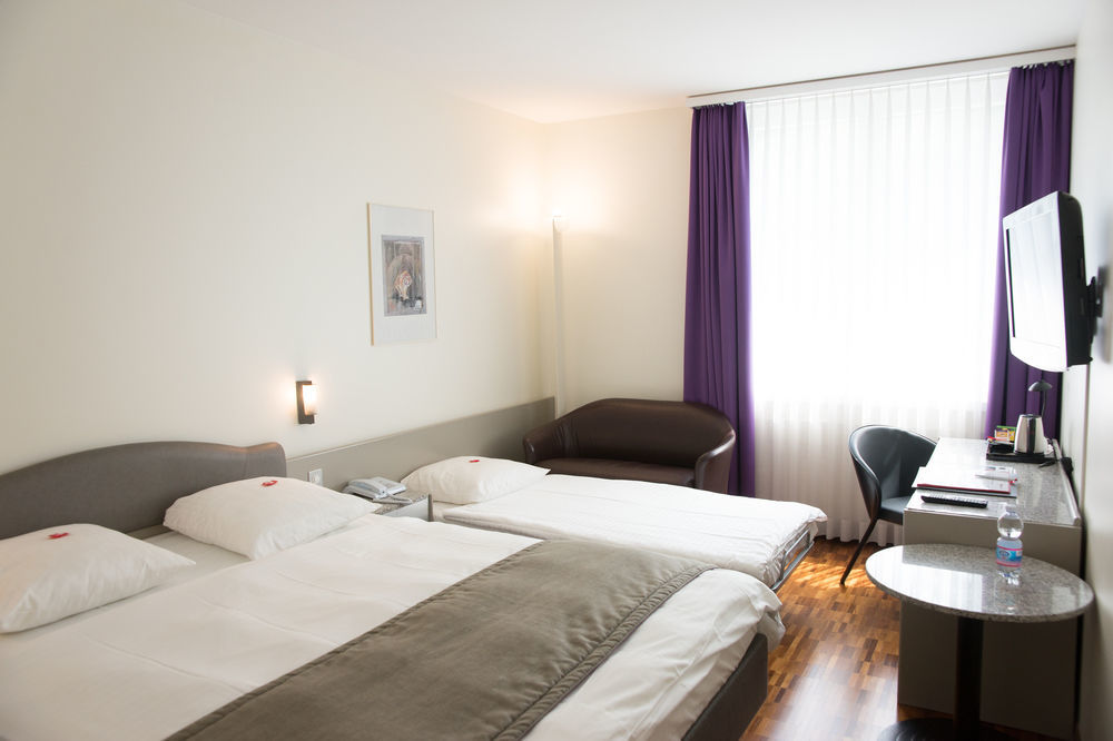Hotel Fly Away クローテン エクステリア 写真