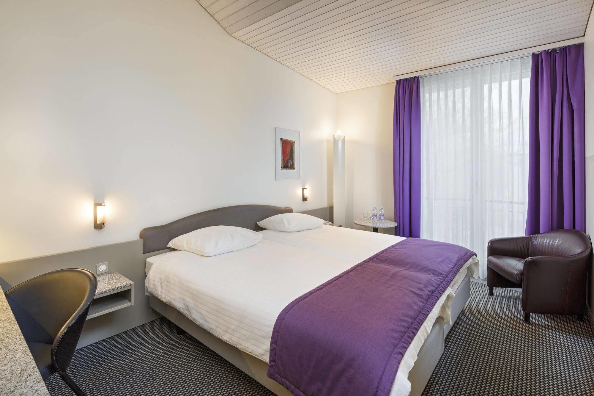 Hotel Fly Away クローテン エクステリア 写真
